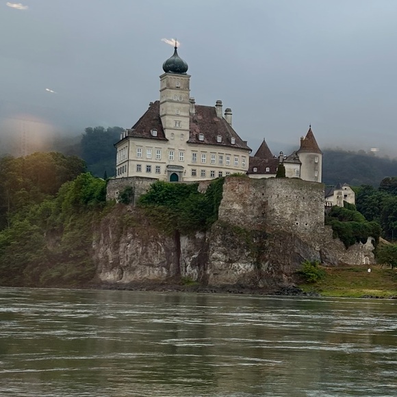 Meet your Posher, Suzy - Picture 1 of 1